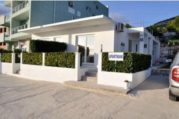 Horvātija Privát Komarna, Eksterjers